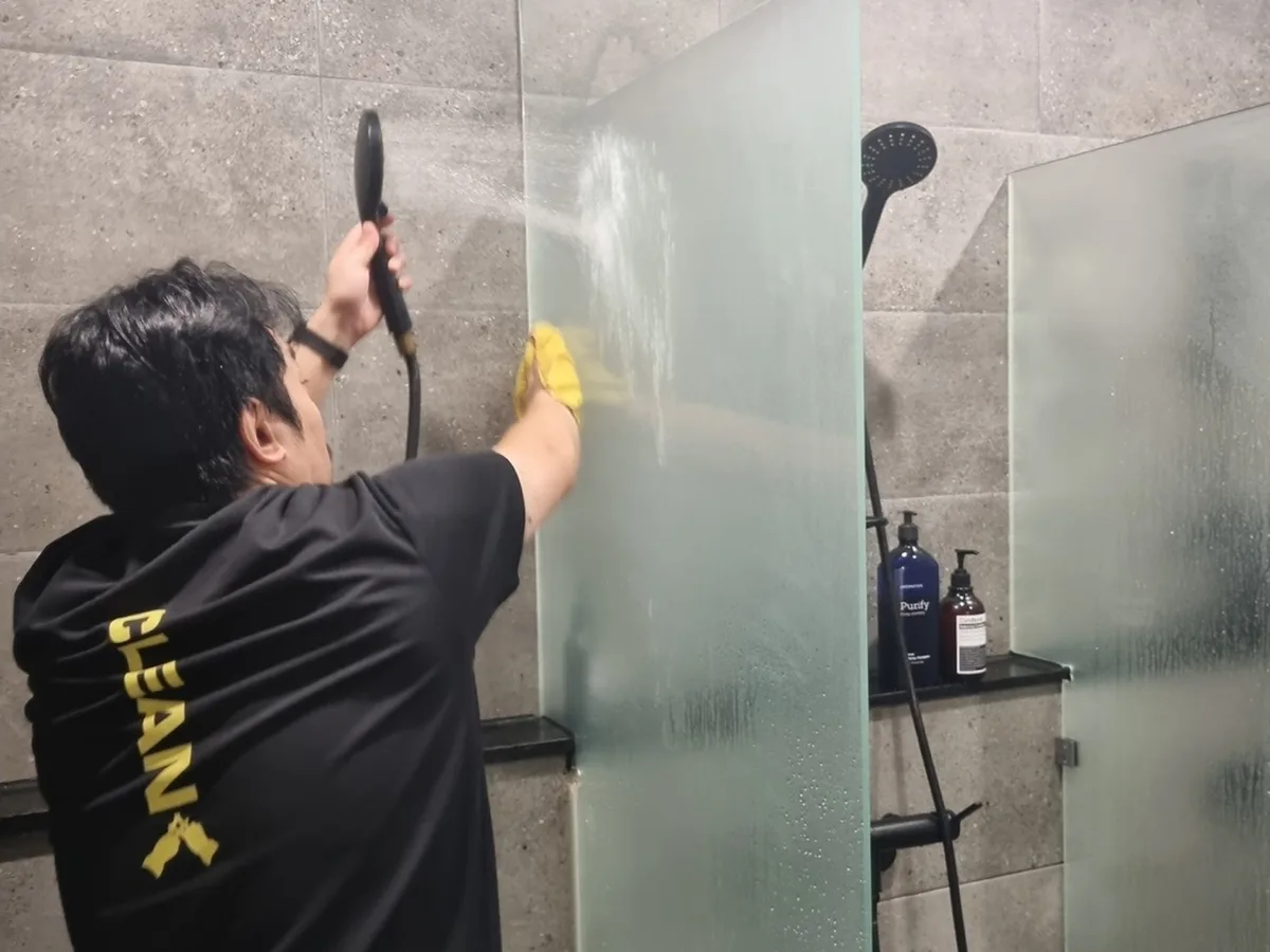 진천군 광혜원면 헬스장 복도·대기 동선 야간 위생청소 사례 - 행진크린