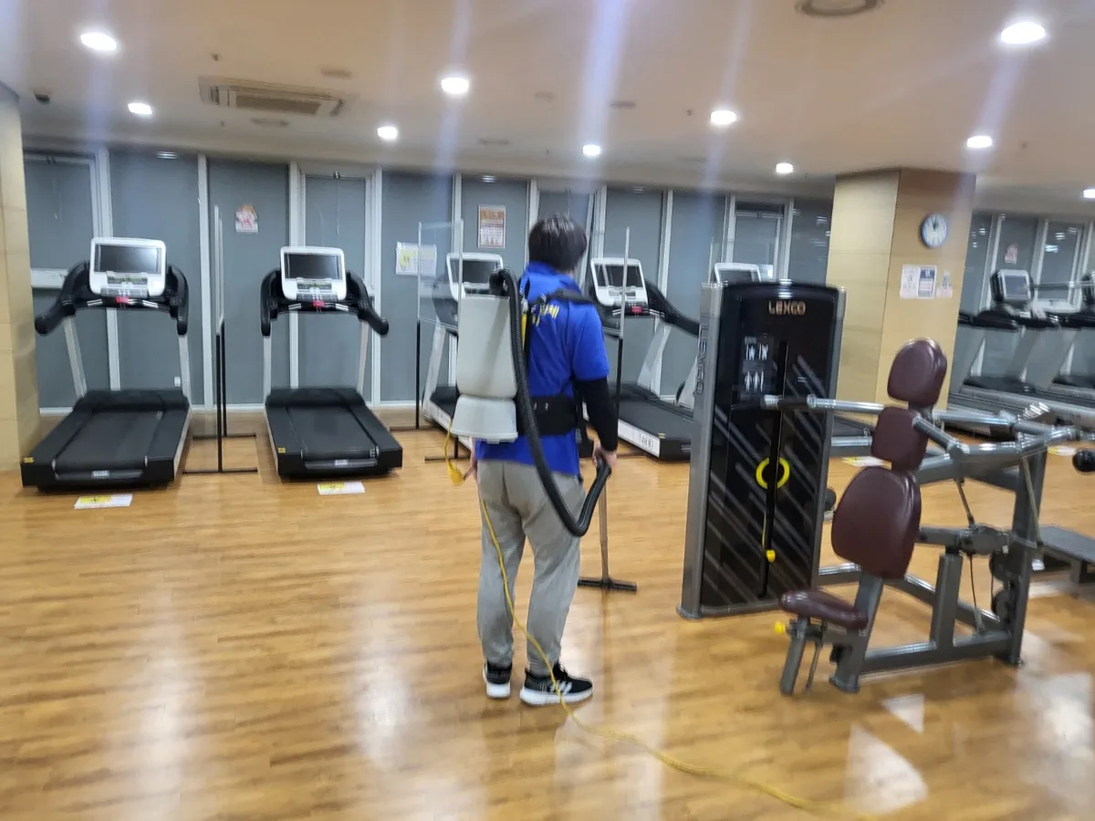 진천군 문백면 헬스장 샤워실 장비 주변 정밀 위생청소 사례 - 행진크린