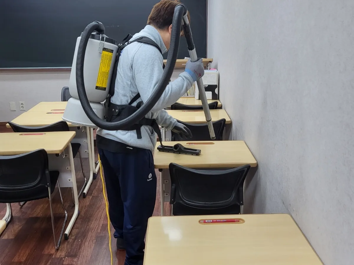 음성군 삼성면 학교 현관·중앙홀 바닥 위생청소 사례 - 행진크린